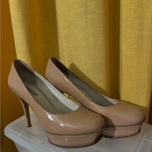 Vera Wang Lavender Nude patent leather platform pumps size 7.5